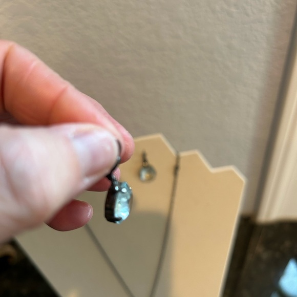 Blue necklace and earring set. Blue colored gems with tiny diamond like stones - Picture 5 of 8